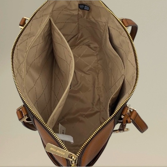 Authentic Michael Kors Tote - Picture 2 of 6